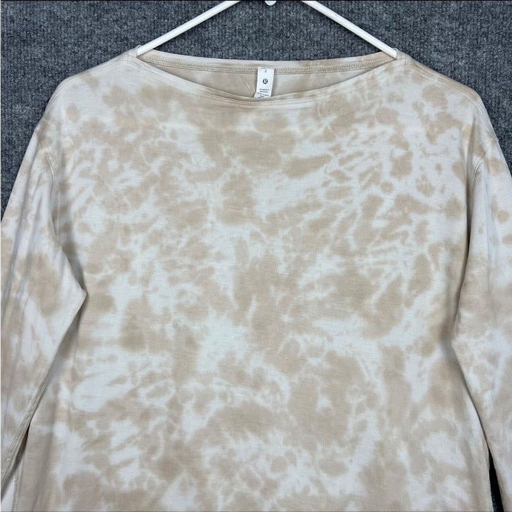 Lululemon back in action long sleeve - Picture 3 of 8